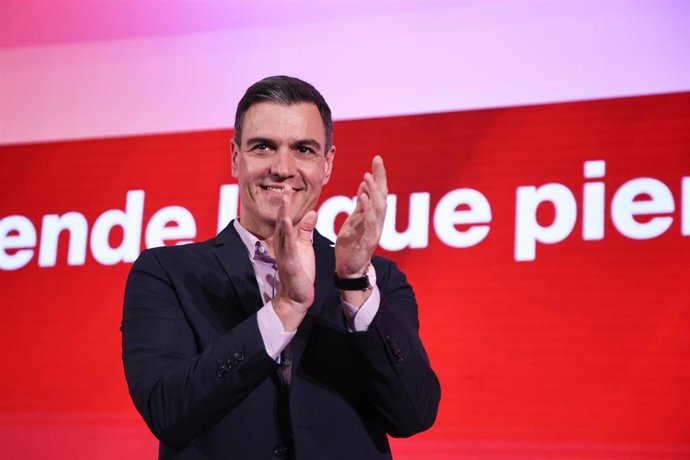 Archivo - El presidente del Gobierno, Pedro Sánchez tras finalizar el acto de la clausura de la Convención Municipal de Andalucía en el Salón de Actos de la Facultad de Humanidades del Campus de El Carmen, a 11 de marzo de 2023 en Huelva (Foto de archiv