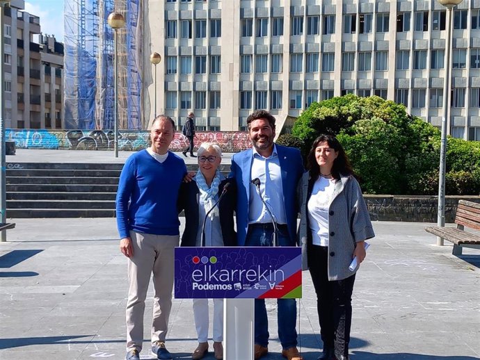 Presentación de la candidatura de Podemos, Ezker Anitza IU, Berdeak Equo y Alianza Verde en Donostia