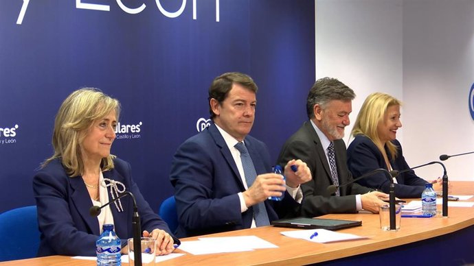 El presidente del PP, Alfonso Fernández Mañueco, preside la Directiva del partido