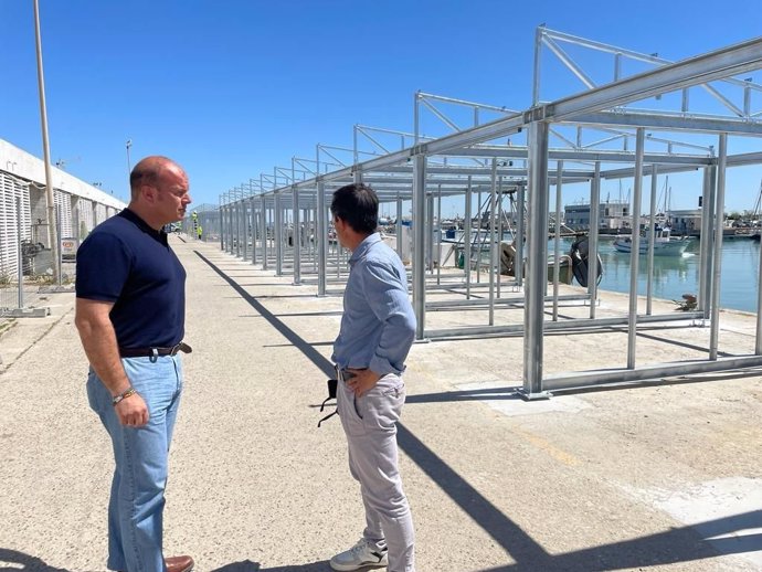 Oscar Curtido en las obras del puerto de Chipiona para espacios para almacenamiento de enseres.