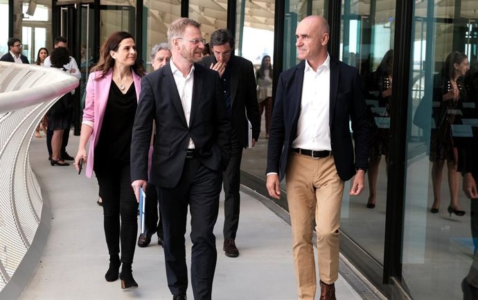 Nota De Prensa Y Fotografías. Centro De Transparencia Algorítmica