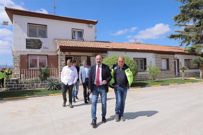 El presidente del Gobierno de Aragón, Javier Lambán, ha visitado la empresa Actiture.