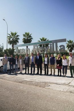 El rector de la UCO, Manuel Torralbo, y su equipo directivo visitan las instalaciones del Complejo Medioambiental de Córdoba 'Juan Revilla', acompañados por el alcalde, José María Bellido, y miembros de la dirección y técnicos de Sadeco.