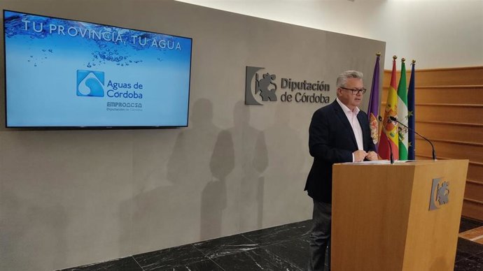 El presidente de Emproacsa, Esteban Morales, en rueda de prensa.