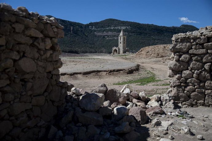 Imagen de archivo de la sequía en el pantano de Sau, a 27 de marzo de 2023, en Vilanova de Sau, Barcelona, Catalunya (España). 