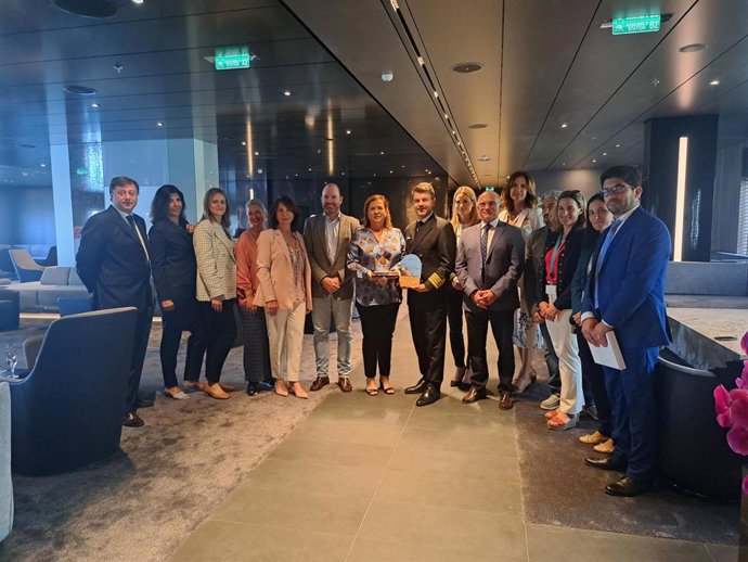 Intercambio de placas conmemorativas