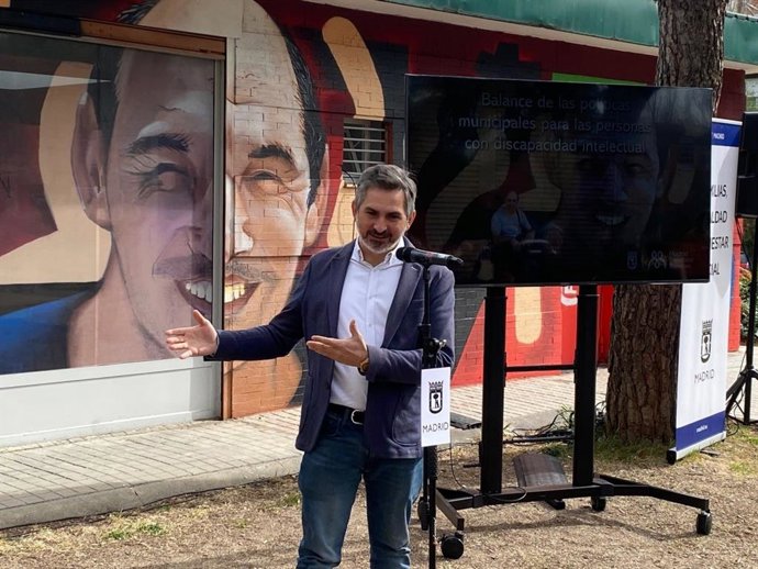 El delegado de Familias, Igualdad y Bienestar Social, Pepe Aniorte, inaugura la ampliación de la Oficina de Vida Independiente para Personas con Discapacidad Intelectual