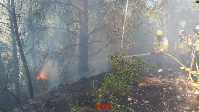 Imatge de l'incendi a la vall d'en Rubí (Tarragona)