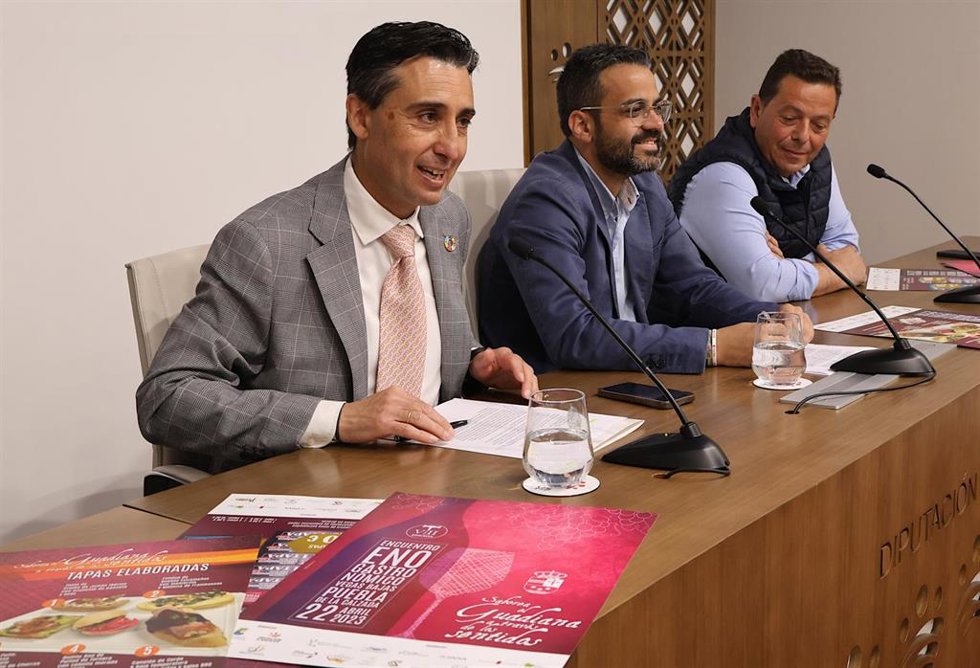 El alcalde de Puebla de la Calzada, Juan María Delfa, en la presentación Encuentro Enogastronómico Vegas Bajas.