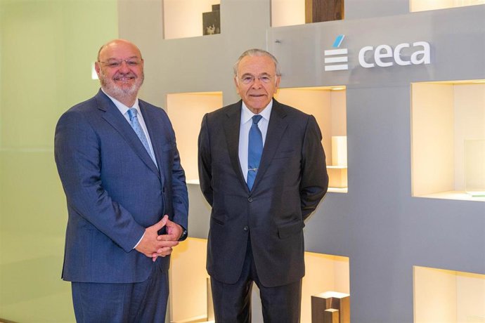 El director general de CECA, José María Méndez, y el presidente de la patronal, Isidro Fainé, en la 116 Asamblea General de CECA