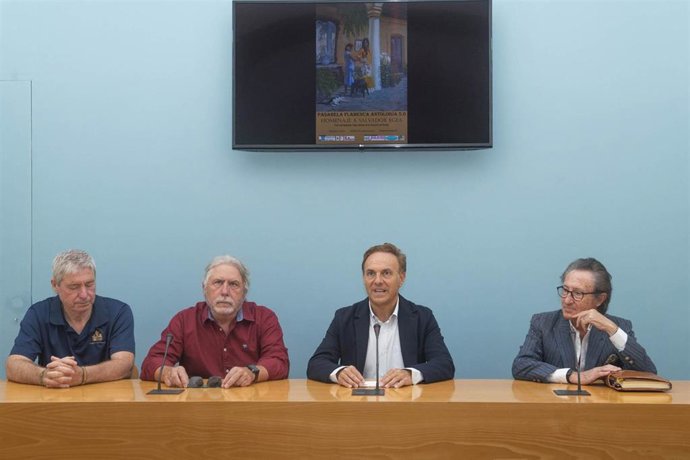 Presentación de la gala benéfica con el diseñador Salvador Egea para recaudar fondos a beneficio de Apadeni.