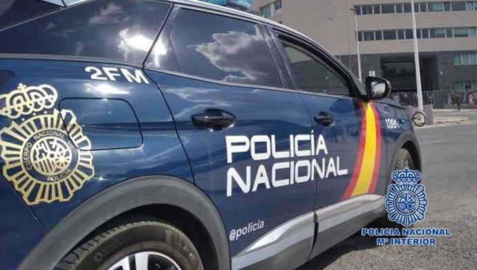 Archivo - Vehículo de la Policía Nacional