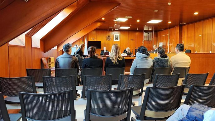 Juicio a los acusados de prostituir en Cantabria a una joven de 19 años venida de Colombia a finales de 2019.