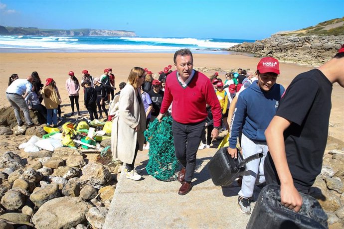 El proyecto Mares Circulares recoge más de 3.000 kilos de residuos en los últimos seis años en Cantabria