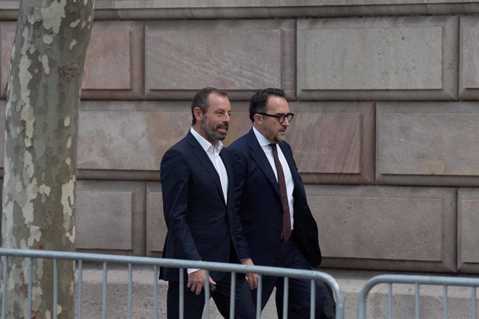 Archivo - El expresidente del FB Barcelona Sandro Rosell (i).