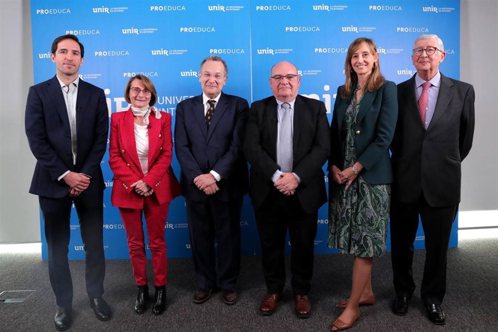 Participantes en la presentación del informe 'Universidad 2023', editado por Nueva Revista de UNIR