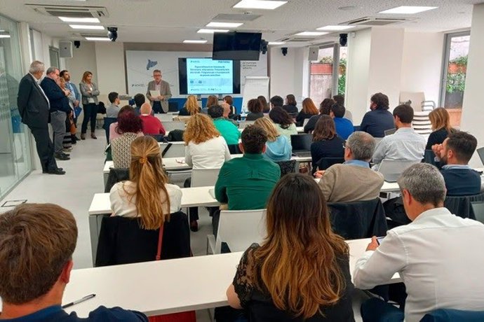 Una clase del nuevo Posgrado de especialización en funciones de Secretaría, Intervención y Tesorería de los entes locales de la ACM.