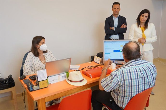 La delegada de Empleo, Empresa y Trabajo Autónomo de la Junta de Andalucía, María Dolores Gálvez, visita la sede de Faisem.