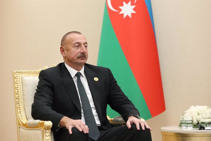 Archivo - November 28, 2021, ASHGABAT, ASHGABAT, TURKMENISTAN: President of Azerbaijan ILHAM ALIYEV meets Iranian President EBRAHIM RAISI (not seen) within the 15th Summit of the Economic Cooperation Organization in Ashgabat, Turkmenistan in November 28