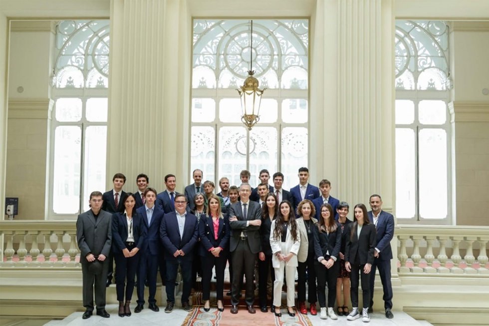 Archivo - Estudiantes del IES Pino Montano, ganadores del Concurso Generación uro.