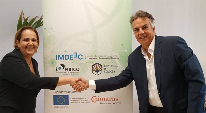 El Imdeec firma el contrato con la empresa Bottom Consultores para gestionar la Incubadora de Alta Tecnología Córdoba Biotech.