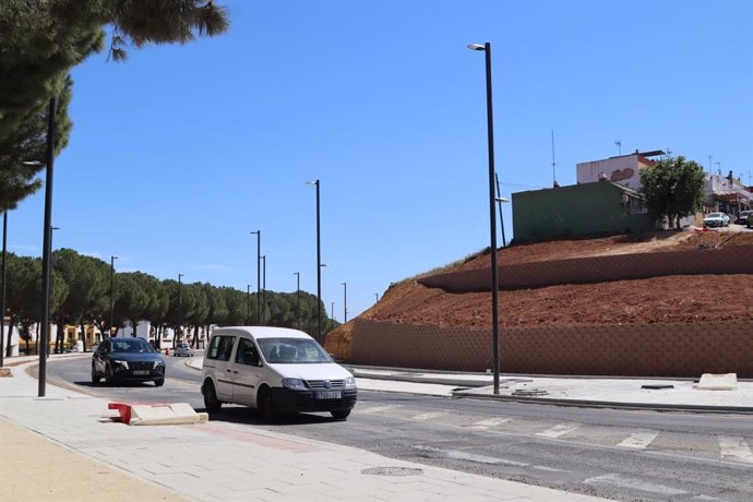 Obras en el bulevar de la A-392 de Alcalá.
