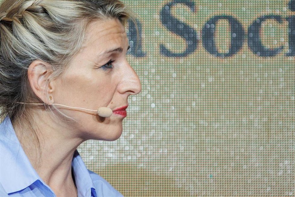 La vicepresidenta segunda y ministra de Trabajo y Economía Social, Yolanda Díaz, interviene durante el acto con motivo del 9 aniversario de Micromachismos, en el Espacio Rastro, a 12 de abril de 2023, en Madrid (España). 