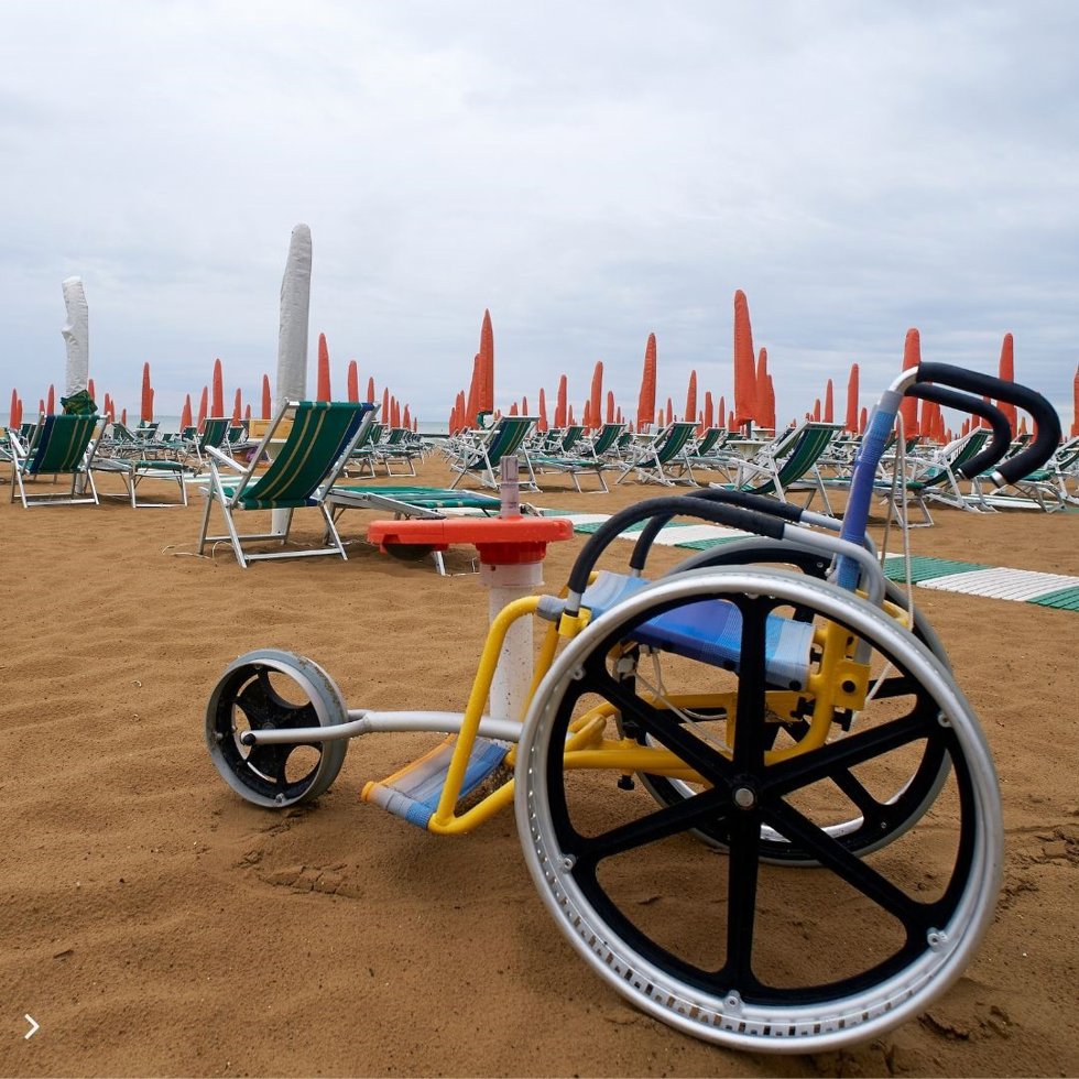 Archivo - Playa valenciana accesible