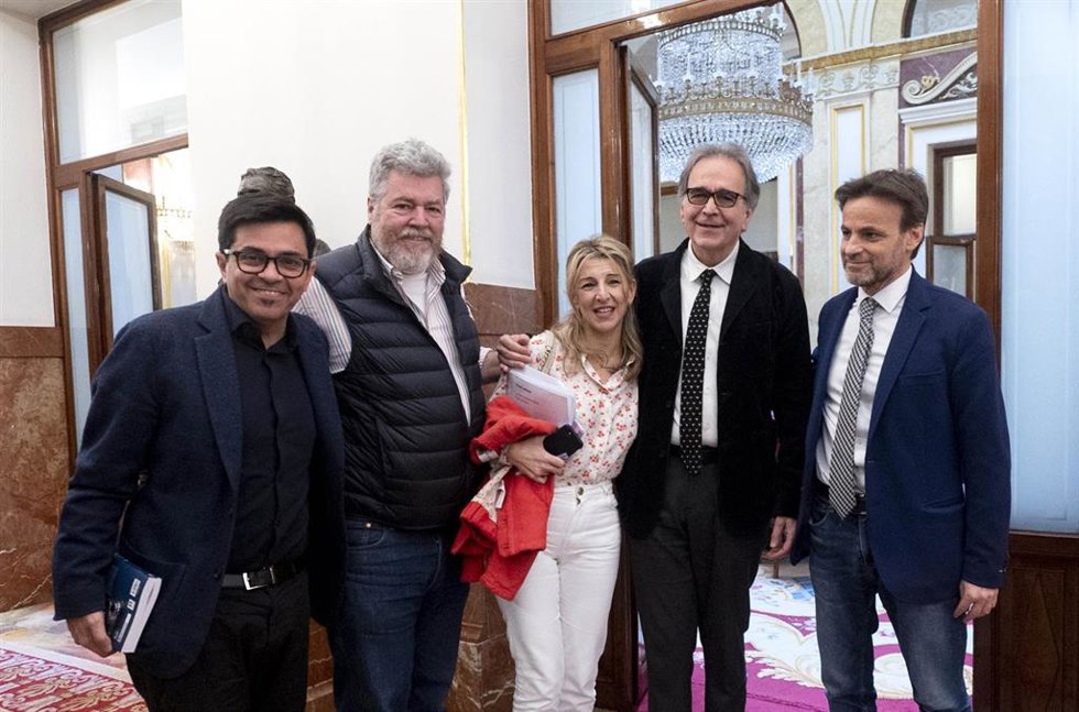 Archivo - (I-D) El secretario primero del Congreso y diputado de ECP, Gerardo Pisarello; el diputado de Unidas Podemos y coordinador de Alianza Verde, Juantxo López de Uralde; la vicepresidenta segunda y ministra de Trabajo y Economía Social, Yolanda Dí