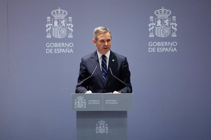 El nuevo ministro de Sanidad, José Manuel Miñones, interviene tras recibir el traspaso de la cartera de Sanidad por parte de la ex ministra, en la sede del Ministerio, a 28 de marzo de 2023, en Madrid (España).