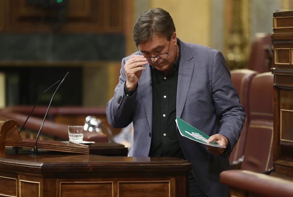 Archivo - El diputado en las Cortes Generales por Teruel, Tomás Guitarte, en una sesión de control, en el Congreso de los Diputados, a 22 de junio de 2022, en Madrid (España). Se trata del primer pleno tras las elecciones andaluzas donde el PP obtuvo ma