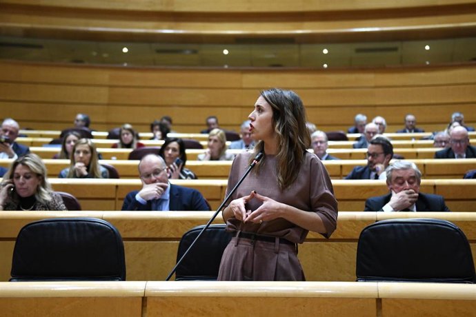 Archivo - La ministra de Igualdad, Irene Montero, interviene durante una sesión plenaria, en el Senado