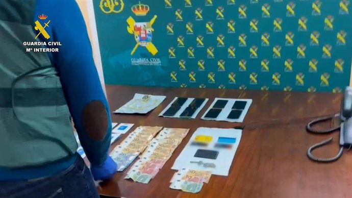 Agentes de la Guardia Civil desarticulan una organización criminal dedicada a estafar telemáticamente a empresas