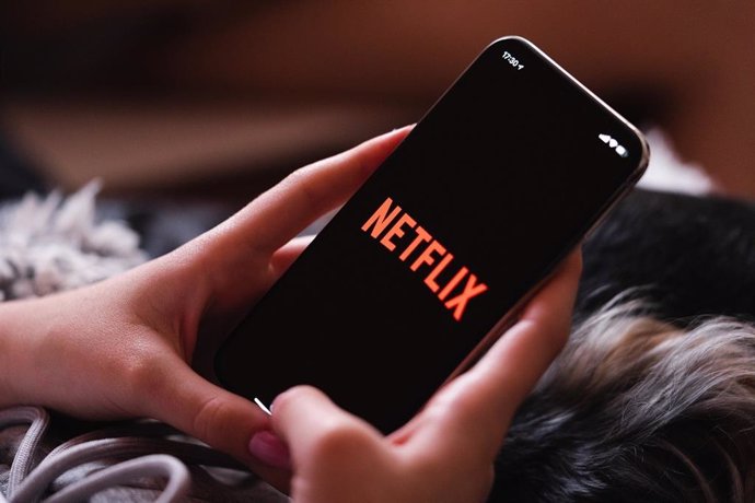 Archivo - Logo de Netflix en un 'smartphone'.