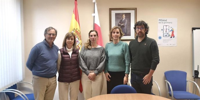 Responsables de la Consejería de Sanidad y del Colegio de Fisioterapeutas se reúnen para analizar los resultados de las acciones que se están llevando a cabo para luchar contra el intrusismo en la profesión