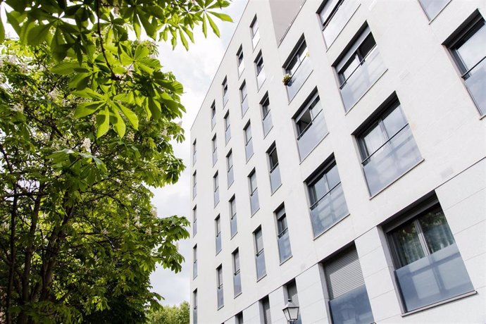 Un edificio en el distrito de Embajadores en Madrid (España).