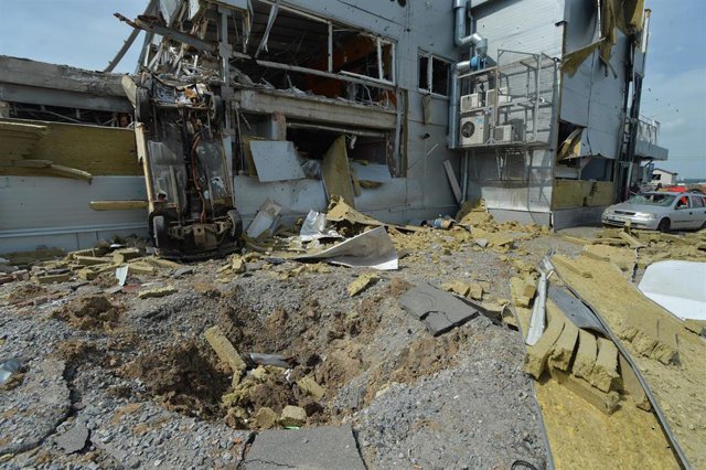 Archivo - Daños materiales por un ataque del Ejército de Rusia contra Járkov, en el este de Ucrania