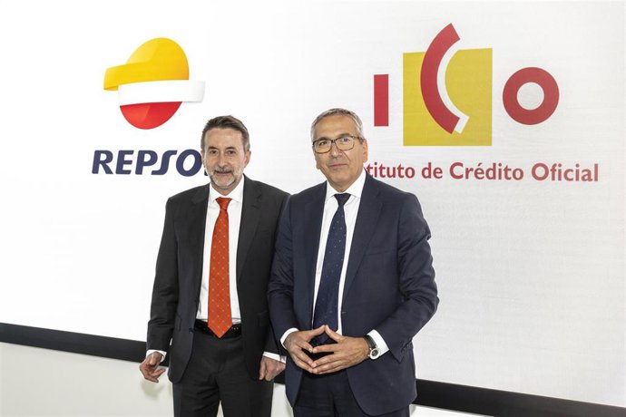 El consejero delegado de Repsol, Josu Jon Imaz, y el presidente del Instituto Oficial de Crédito (ICO), José Carlos García de Quevedo