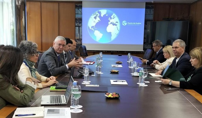 Visita de una delegación de los puertos de Lisboa y Setúbal (Portugal) al Puerto de Huelva.