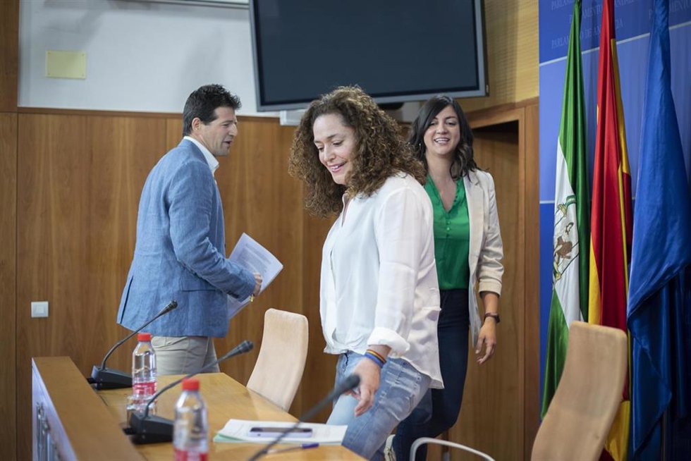 La portavoz parlamentaria de Por Andalucía, Inmaculada Nieto, en la sala de prensa del Parlamento andaluz.