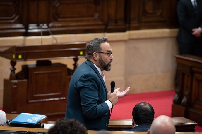 El conseller de Territori, Juli Fernndez, en sessió de control