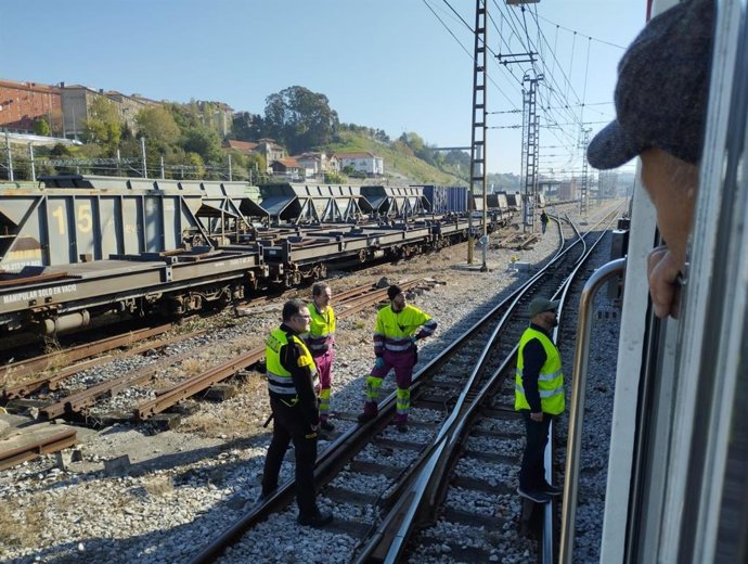 Incidencia en un tren que ha sufrido un conato de incendio antes de llegar a la estación de Santander