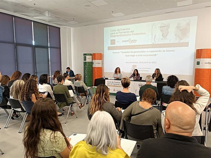 Cabello participa en unas jornadas impulsadas por Prodetur, en Dos Hermanas, para fomentar el emprendimiento femenino.