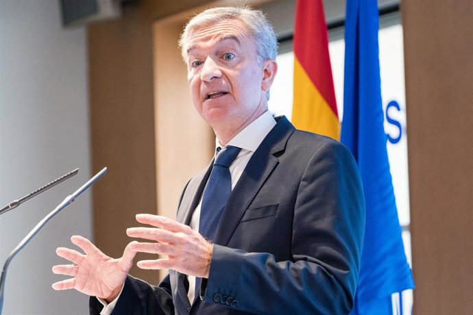 El consejero delegado de Ibercaja, Víctor Iglesias Ruíz, interviene en un encuentro empresarial, en la sede de la CEOE, a 19 de abril de 2023, en Madrid (España).