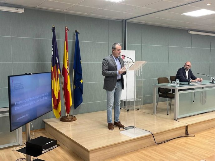 Yllanes y Malagrava en la presentación de los datos de autoconsumos.