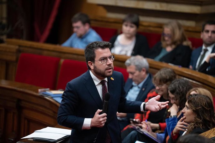 El presidente de la Generalitat interviene en la sesión de control en el Parlament de este miércoles.