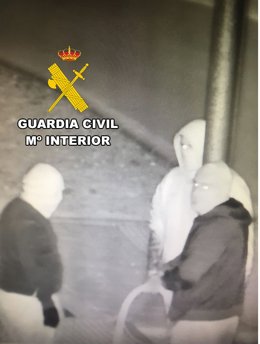 Momento del robo de cable de cobre en el polígono industrial de Alcalá la Real