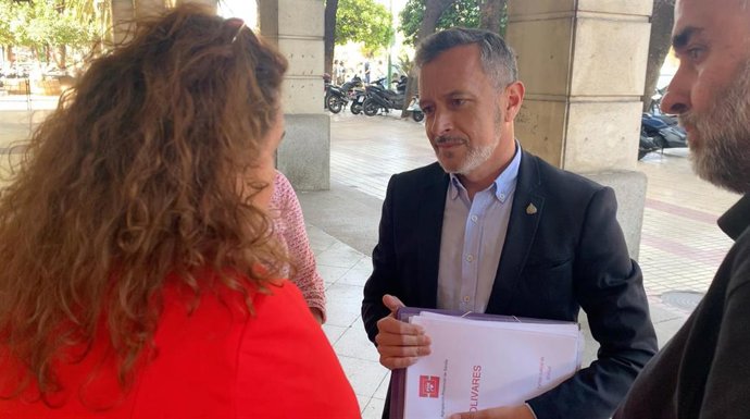 El secretario de Organización del PSOE de Sevilla, Rafael Recio, ha registrado este miércoles ante la Junta Electoral las candidaturas a las elecciones del 28M en la provincia.
