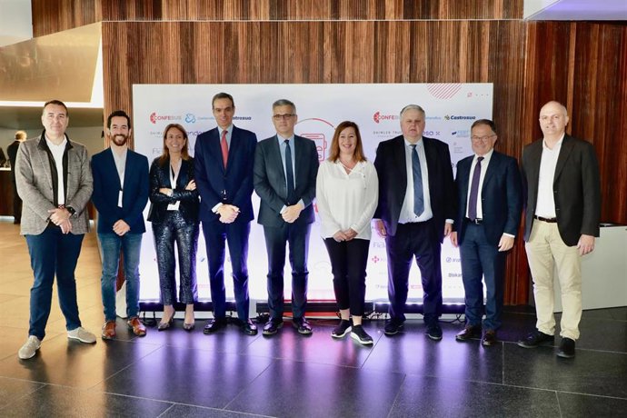 Imagen de las autoridades presentes en la inauguración de Confebus Summit 2023, 'Buscando el futuro'