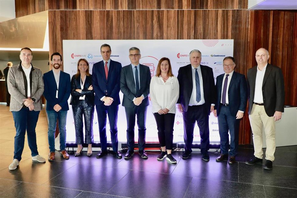 Imagen de las autoridades presentes en la inauguración de Confebus Summit 2023, 'Buscando el futuro'